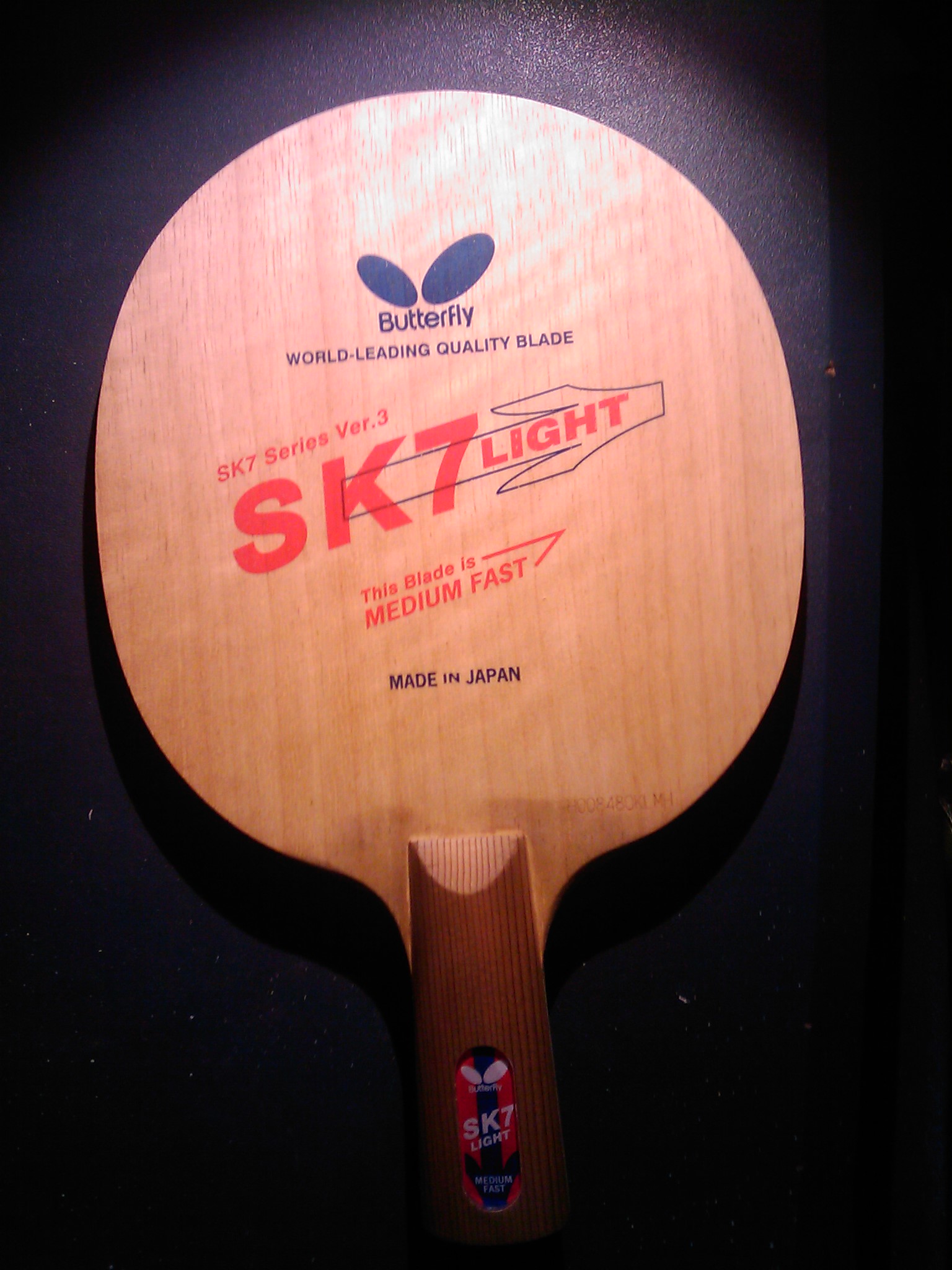 270��һ����ɫ�����ĺ���sk7 Light ��ľ�װ壬��֧�������ס�