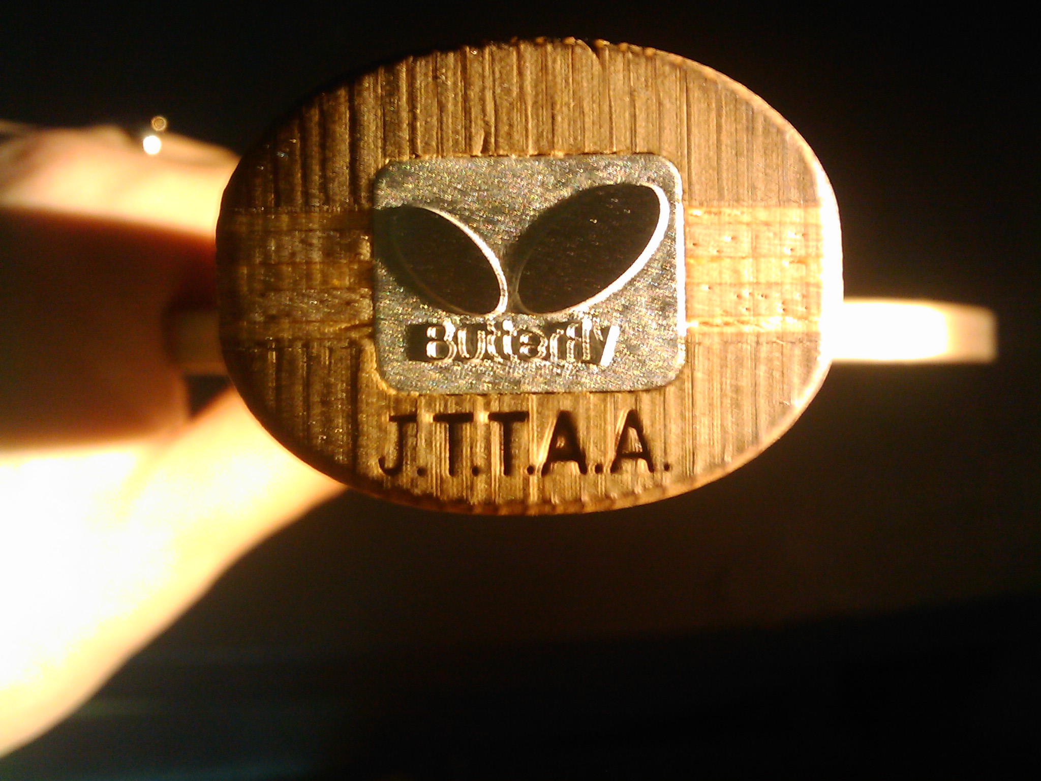 270��һ����ɫ�����ĺ���sk7 Light ��ľ�װ壬��֧�������ס�