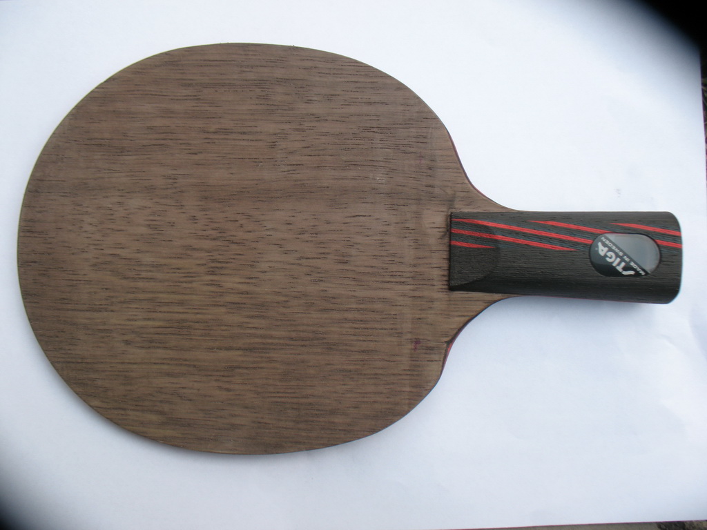 ��һֻ���ı��Ʊ��ڣ�����Ϊ�Ӵ��ĥС��