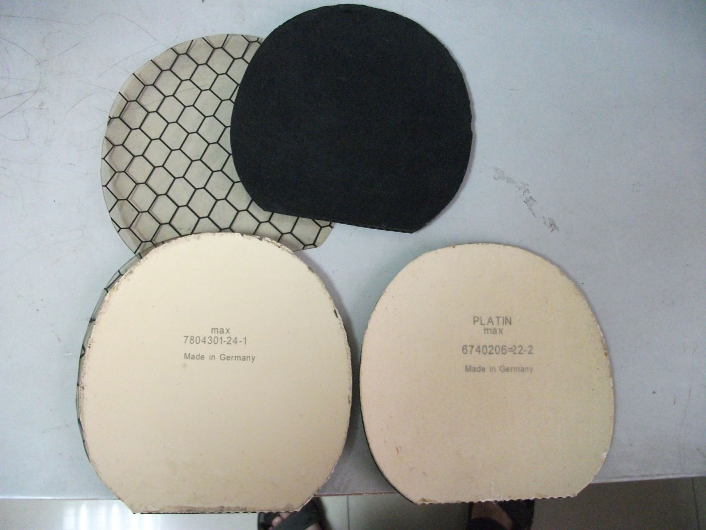 �������ɫ�����Ľ�Ƥ��һ�����˲���X1��һ�齿��Ψ�����޺�V��60Ԫһ�飬���������120Ԫ����ݡ�