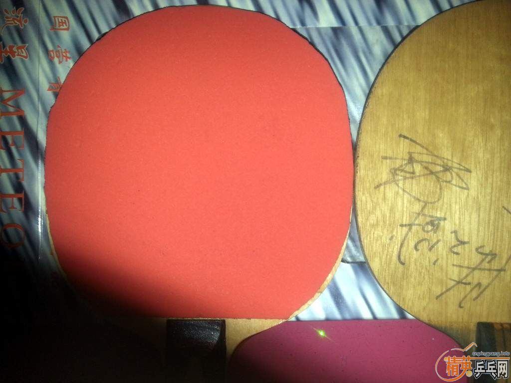 һ���ɫ�����ĺ�ɫT05