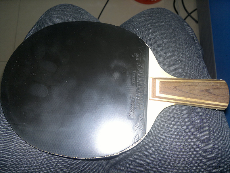 ��ͷ���ţ������µ�����ʵ��壨���ֺ�ɫ��������������ֺ�ɫ���ᣩ�����µ����״�ľʵ��塣