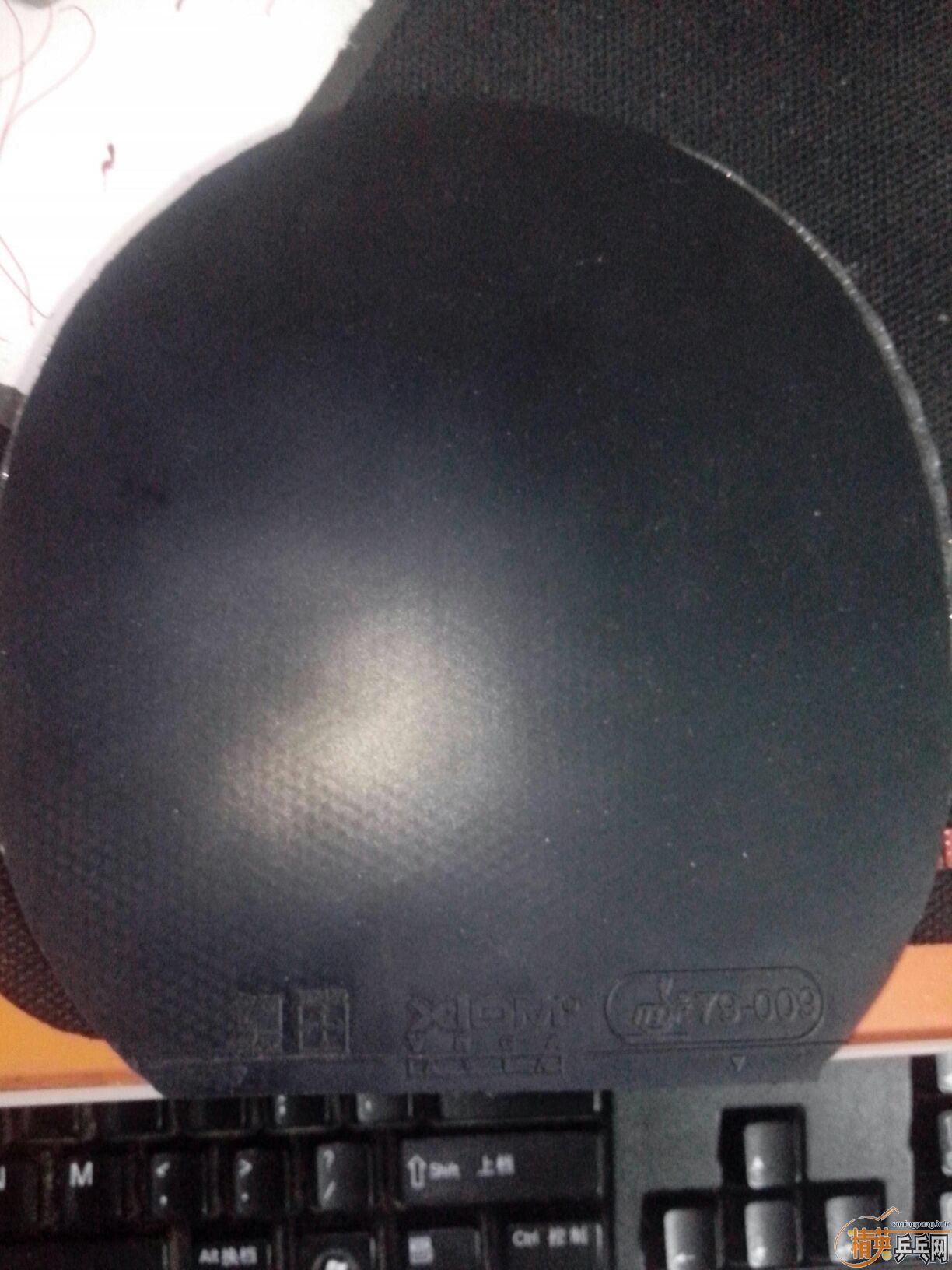 ת9�������ϵĺ�ɫ���ͺ�V�����