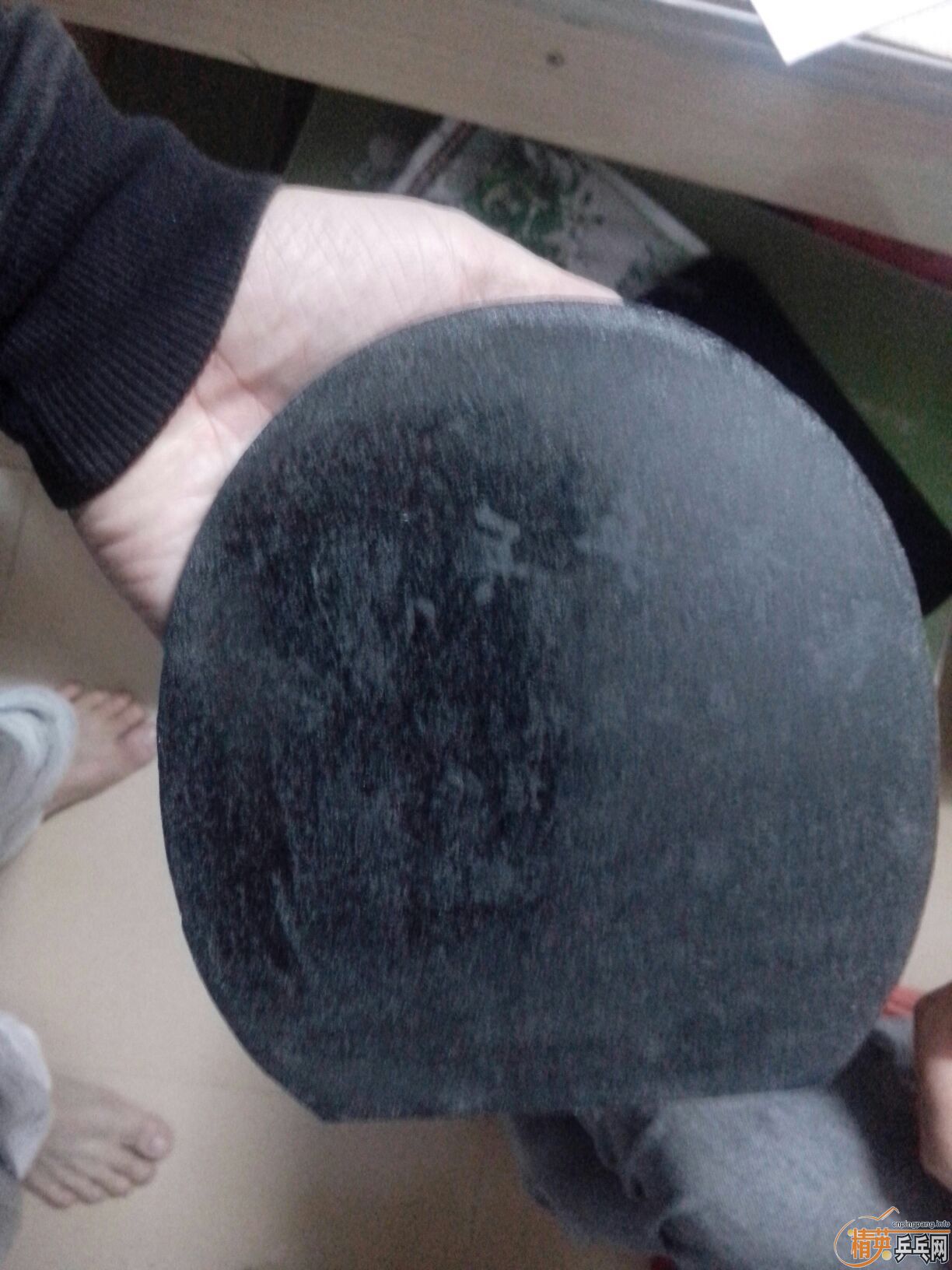 ת9�������ϵĺ�ɫ���ͺ�V�����