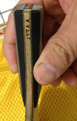 ���ϰ��հ���̼����ɫ��о���ų��£���ͼ���ǳ�����