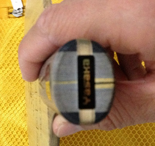 ���ϰ��հ���̼����ɫ��о���ų��£���ͼ���ǳ�����