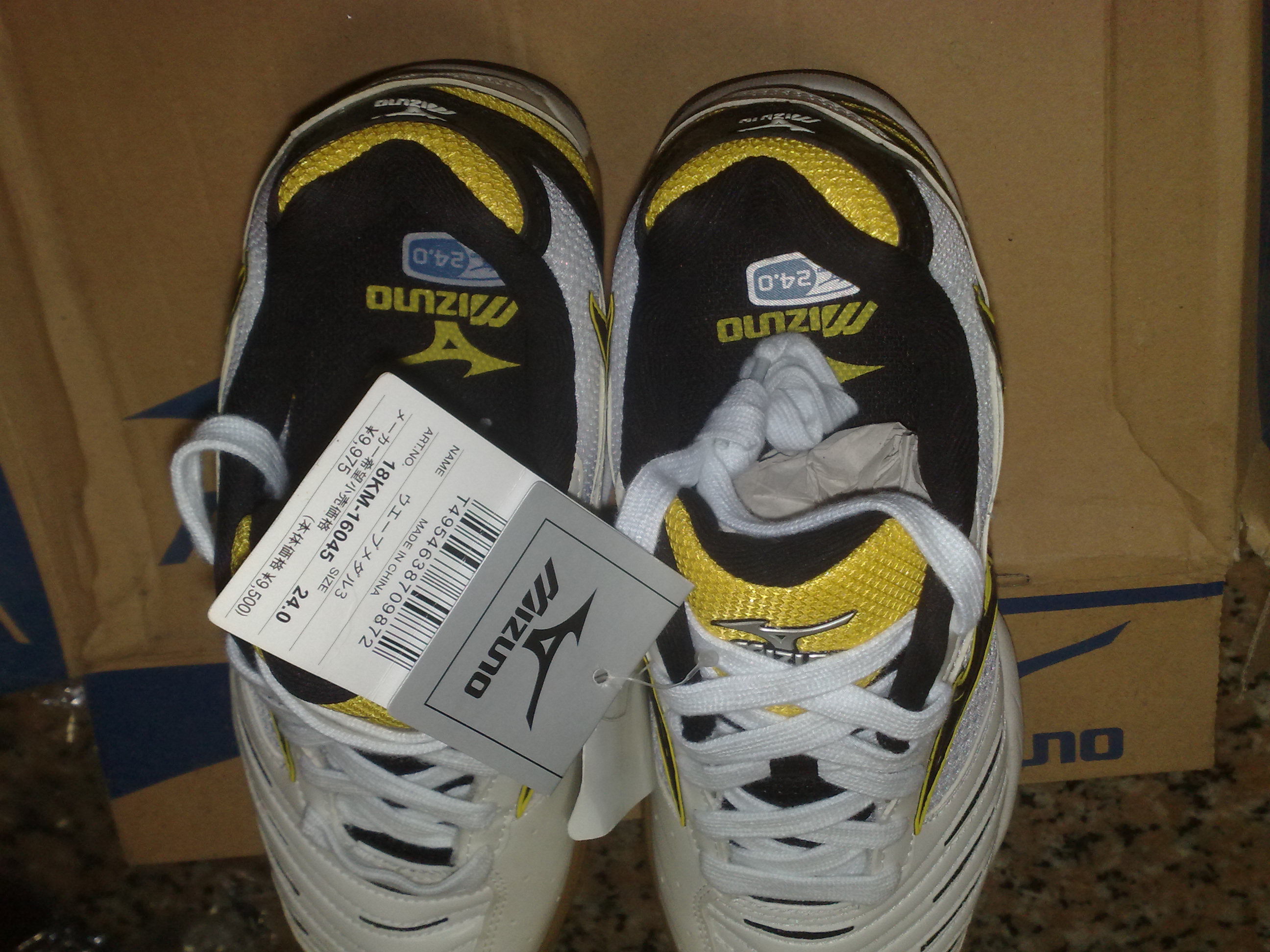 ���ѳ�һ˫����ŨЬ16045����ɫ���С�