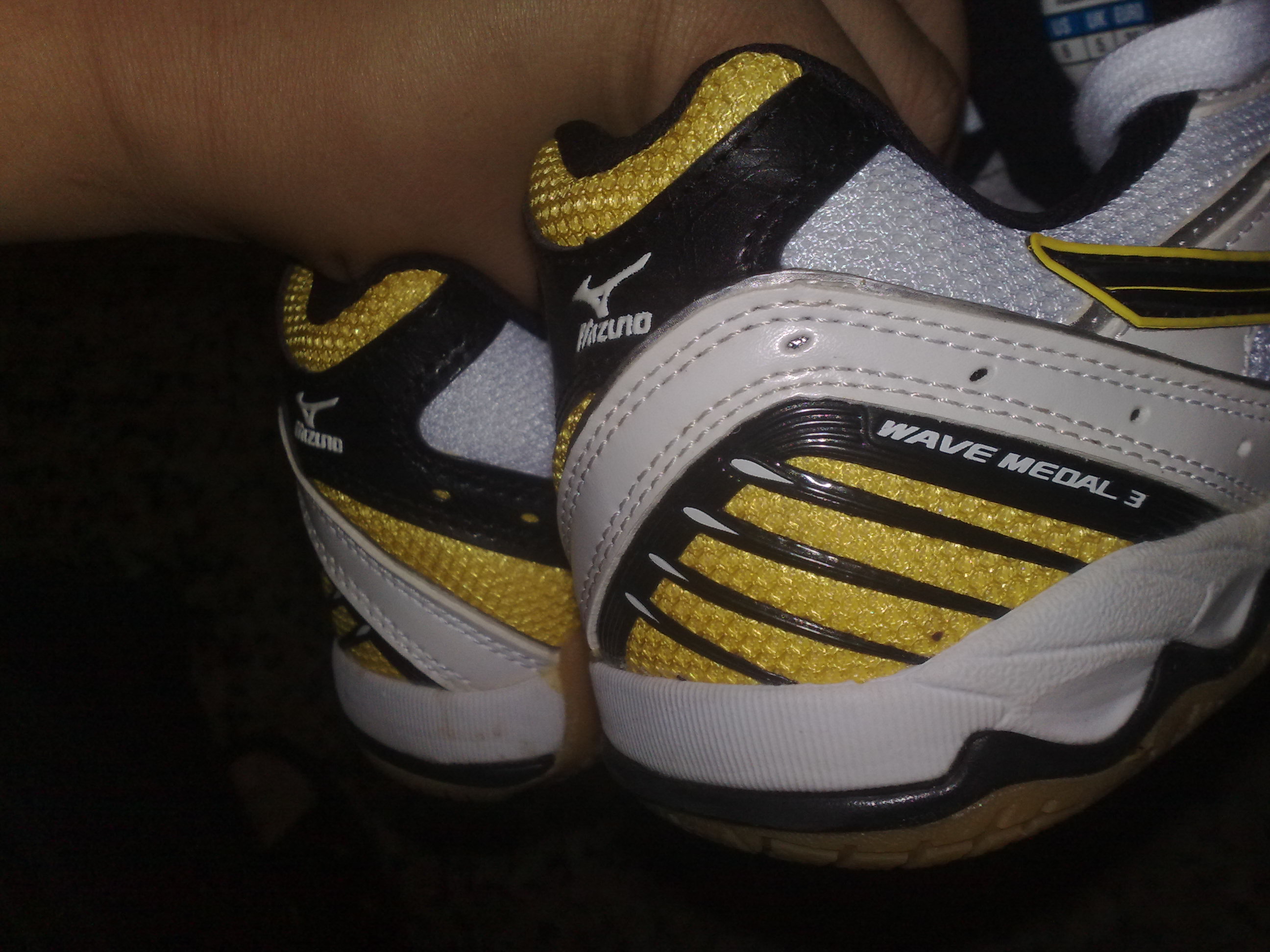 ���ѳ�һ˫����ŨЬ16045����ɫ���С�