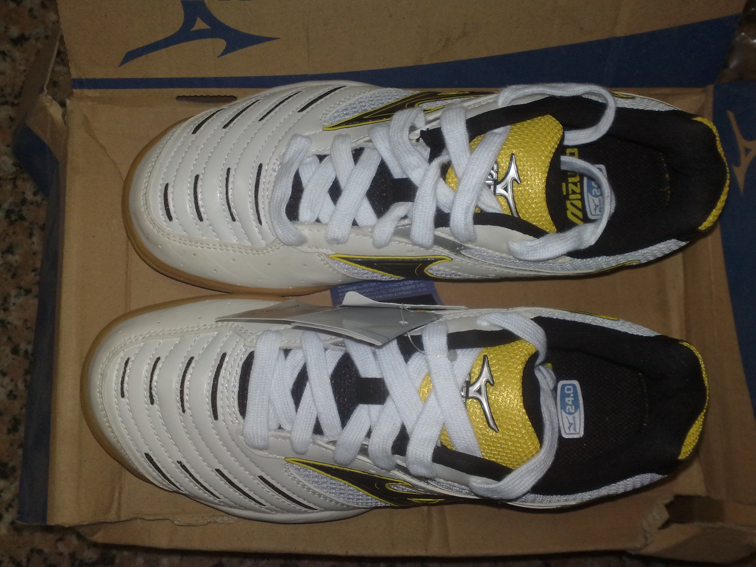 ���ѳ�һ˫����ŨЬ16045����ɫ���С�