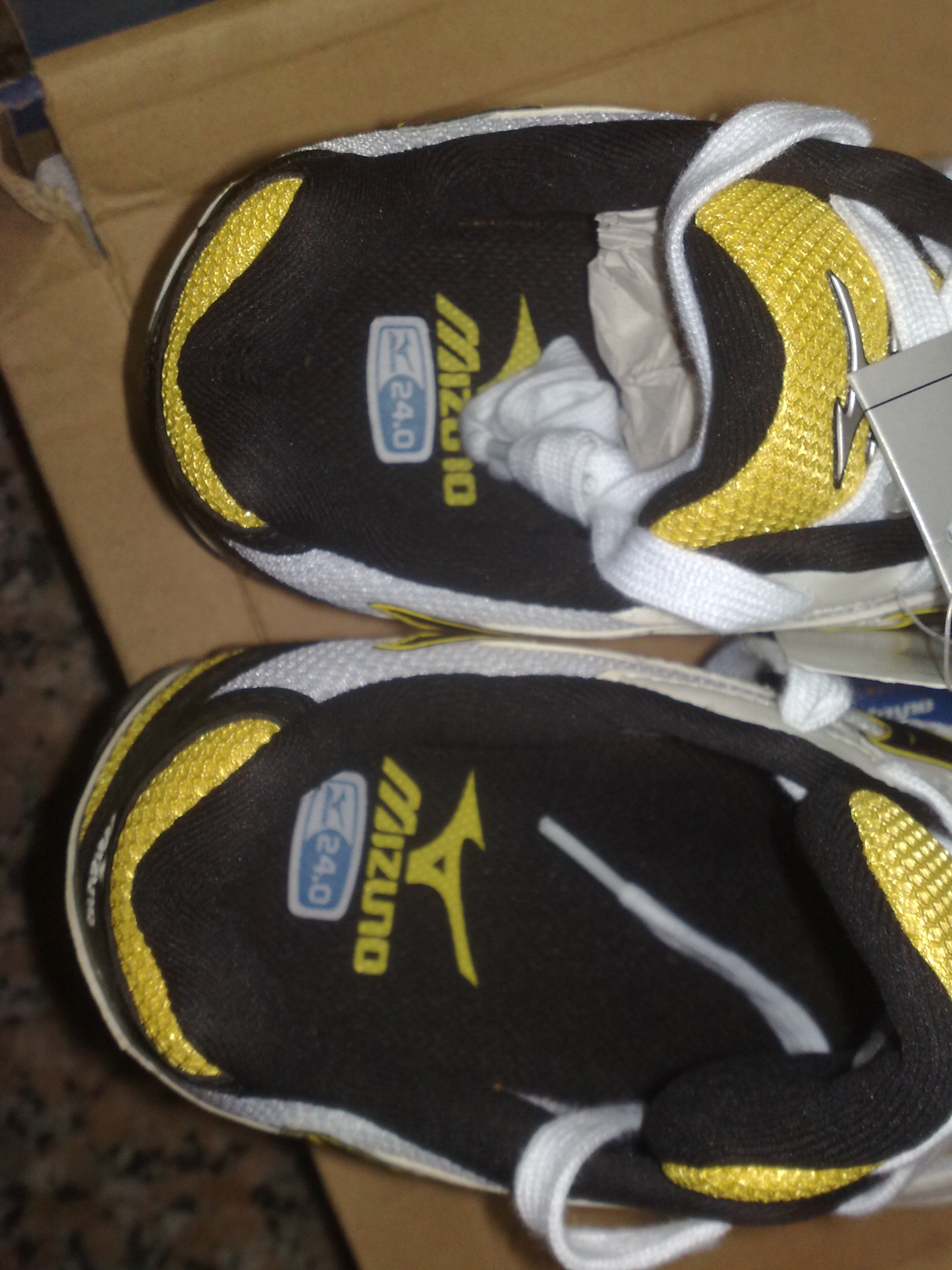 ���ѳ�һ˫����ŨЬ16045����ɫ���С�