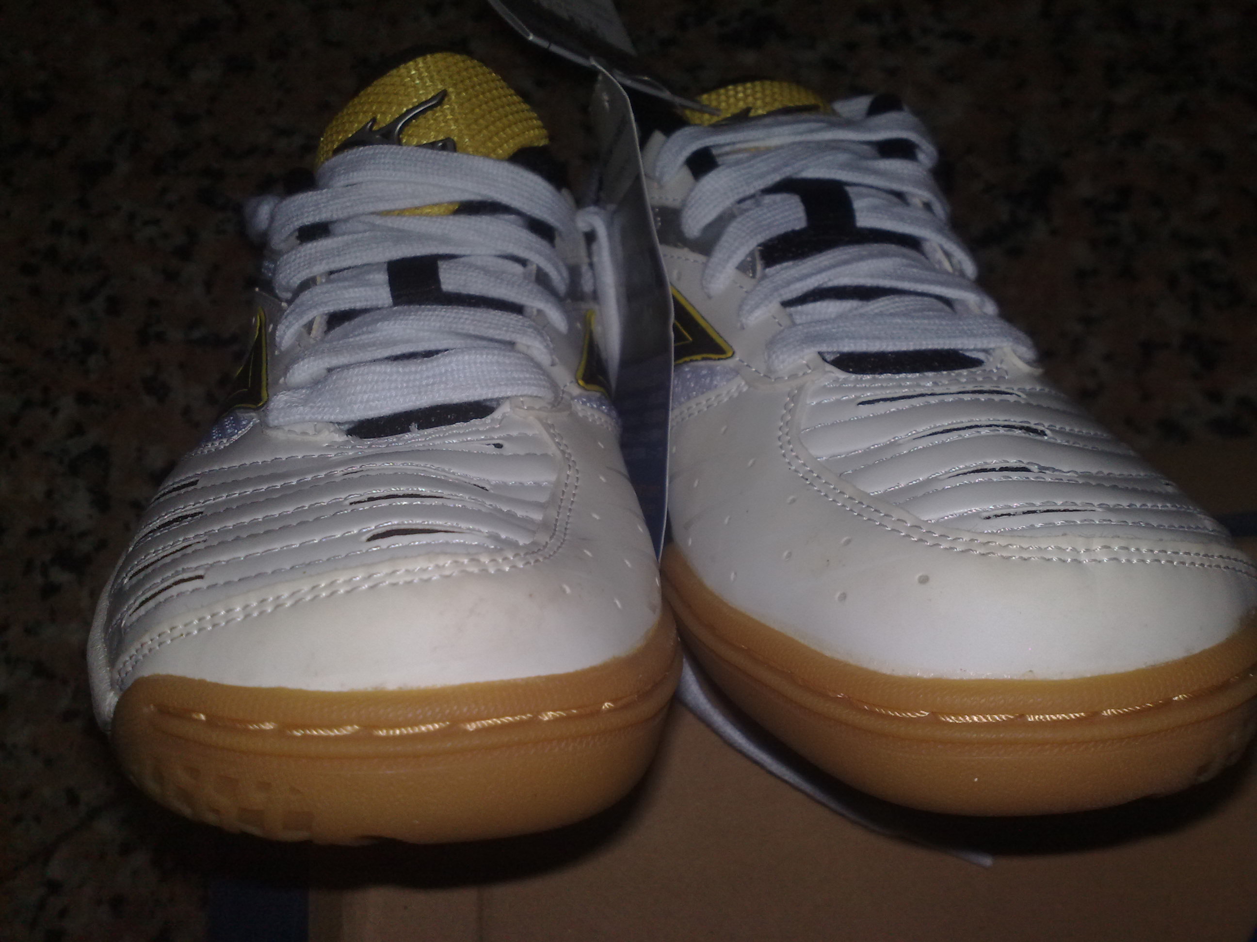 ���ѳ�һ˫����ŨЬ16045����ɫ���С�