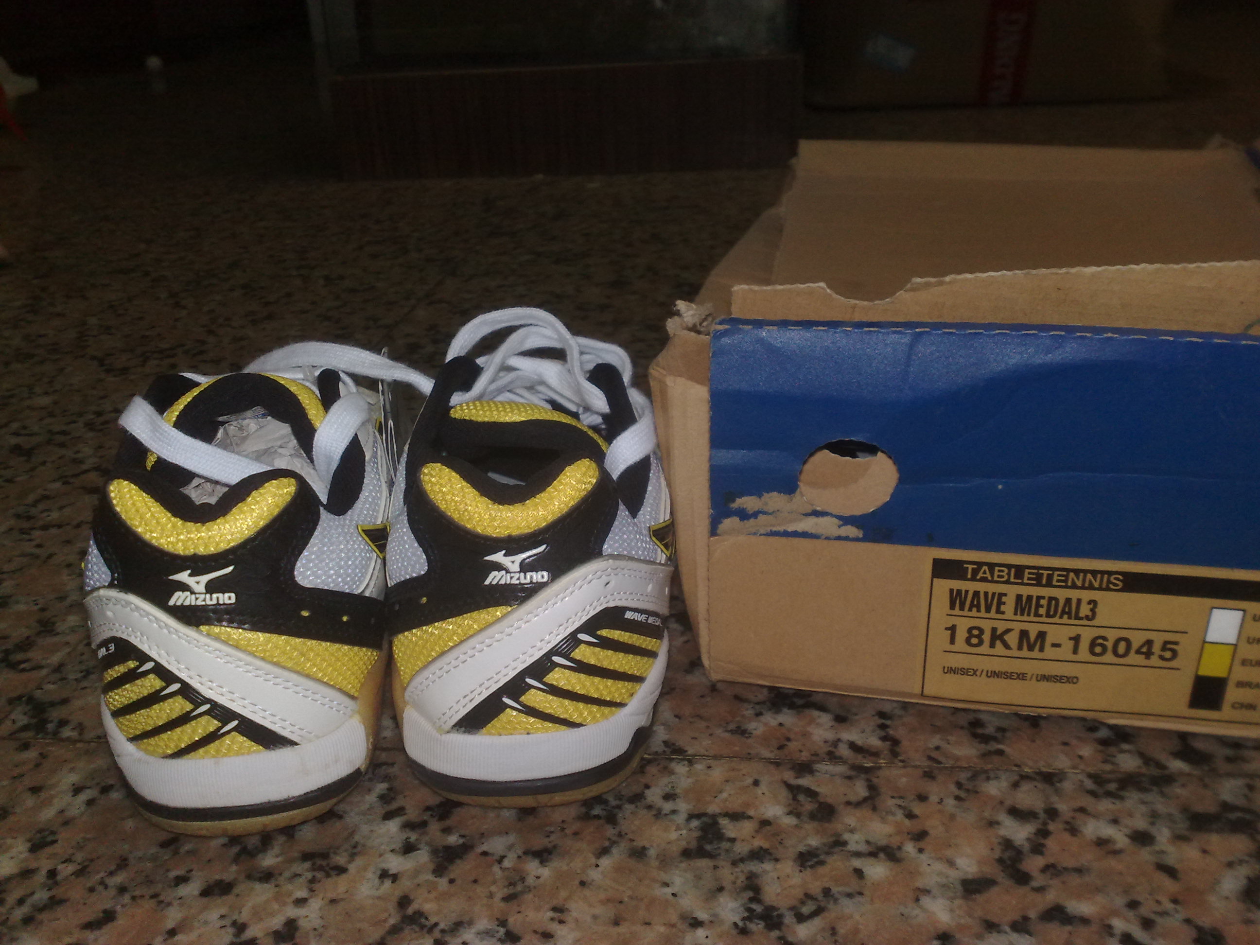 ���ѳ�һ˫����ŨЬ16045����ɫ���С�