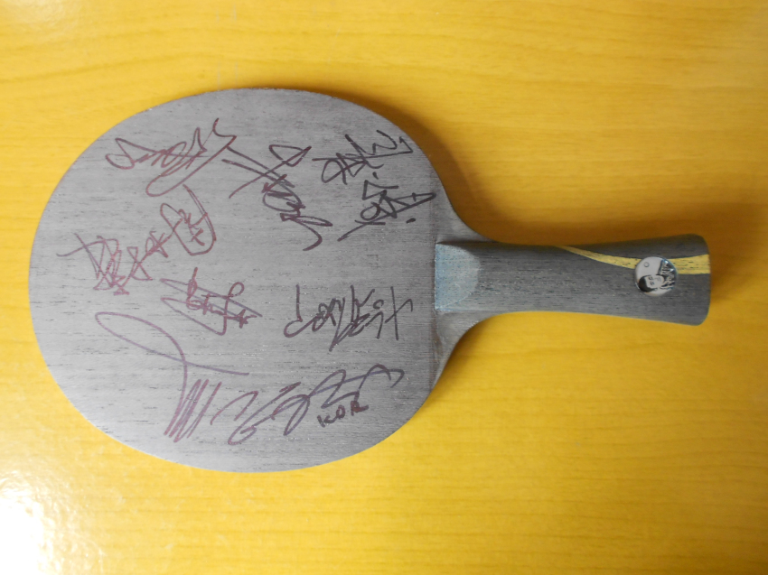 ����յ�������Ϊ�˻����ʽ��ػݳ�һ�ѵ׾�ʮ������ƿ����