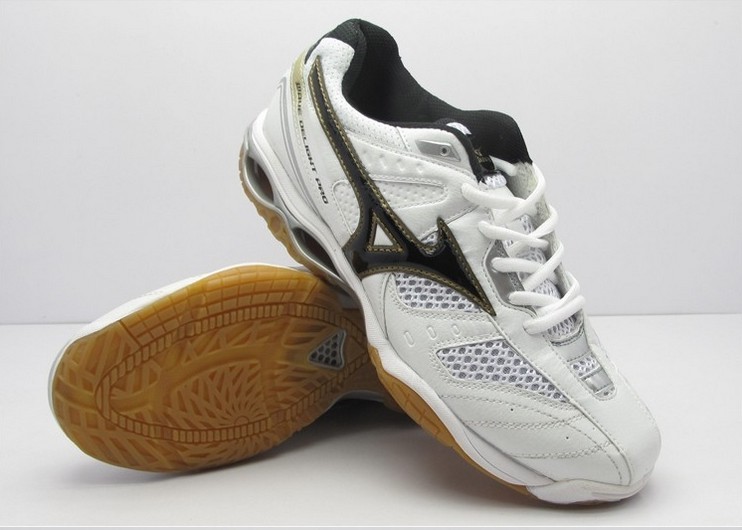 ��һ˫42.5������Ũ������רҵƹ����Ь18KM-90009���г�ɫ�õĺ�ɫ���׿��Կ��ǽ���