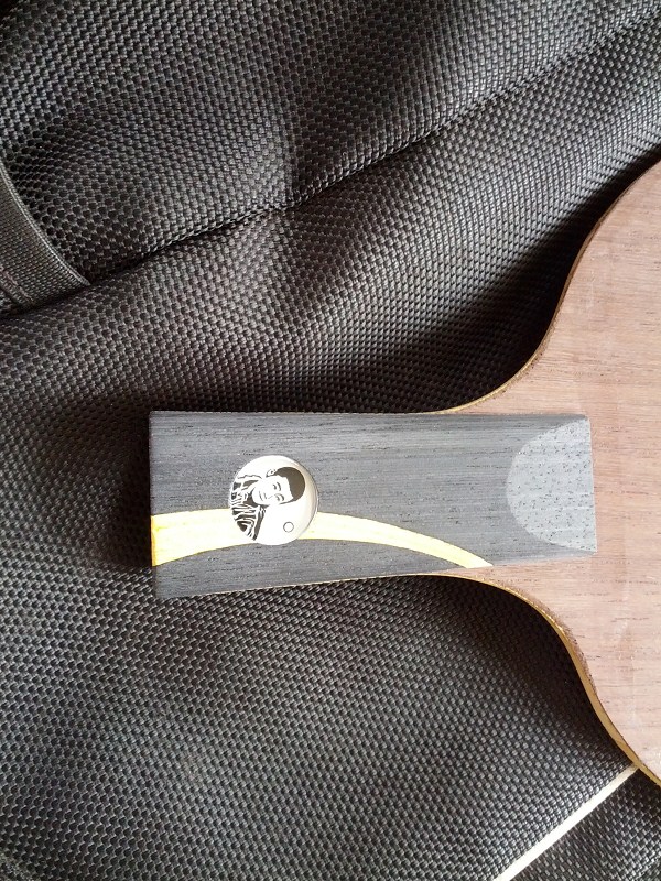 ����ɫ���׵�һ������