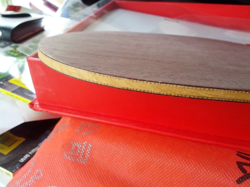 ����ɫ���׵�һ������