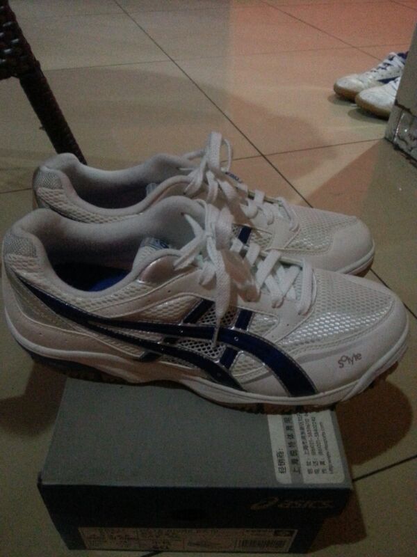 [ԭ��]һ˫������˹TVR-421  ��ɫ   EUR44��