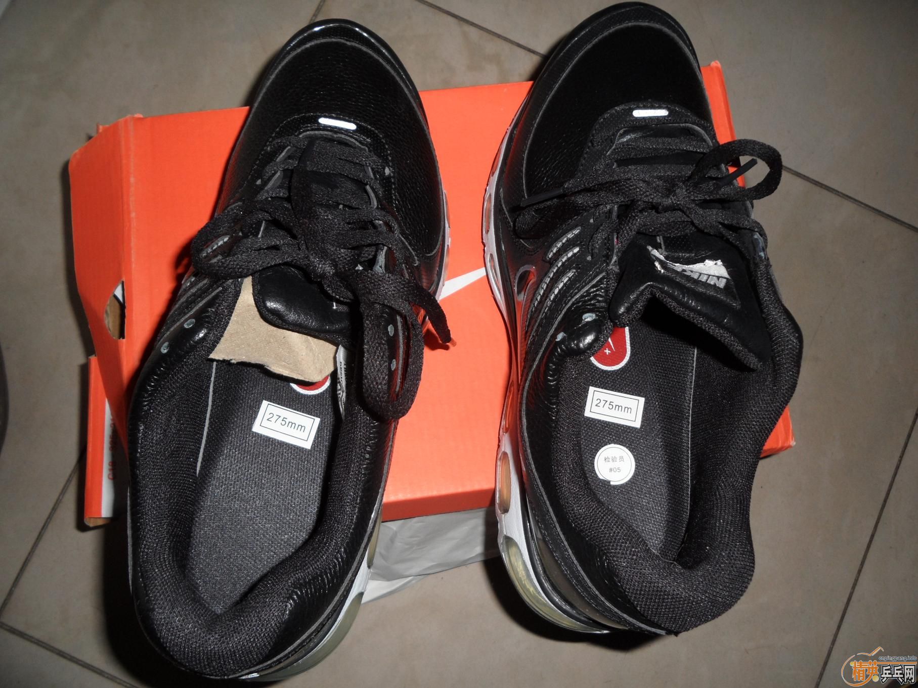 ����˫����ȫ���˶�Ь��һ˫43��  ����һ˫33Ů��Ь