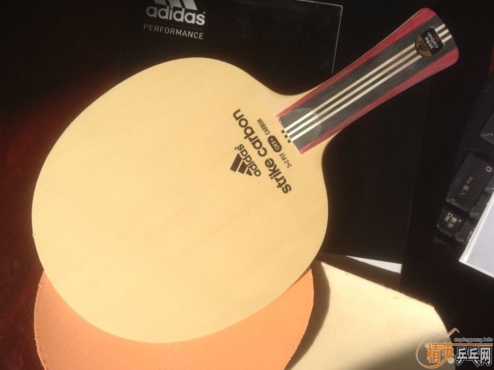 600��һ��ADIDAS ̼����ά��