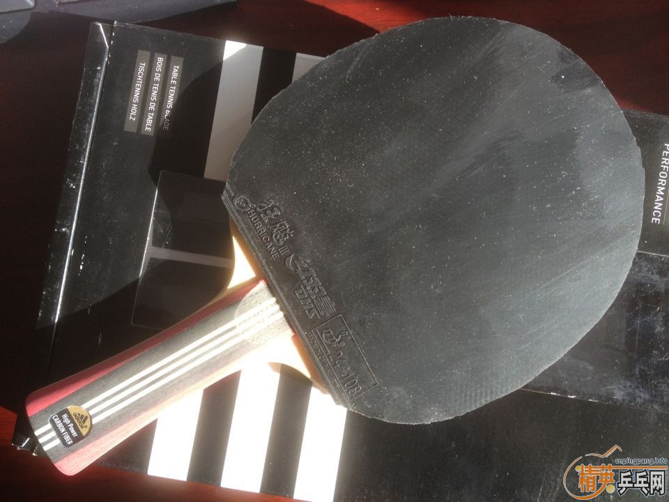 600��һ��ADIDAS ̼����ά��