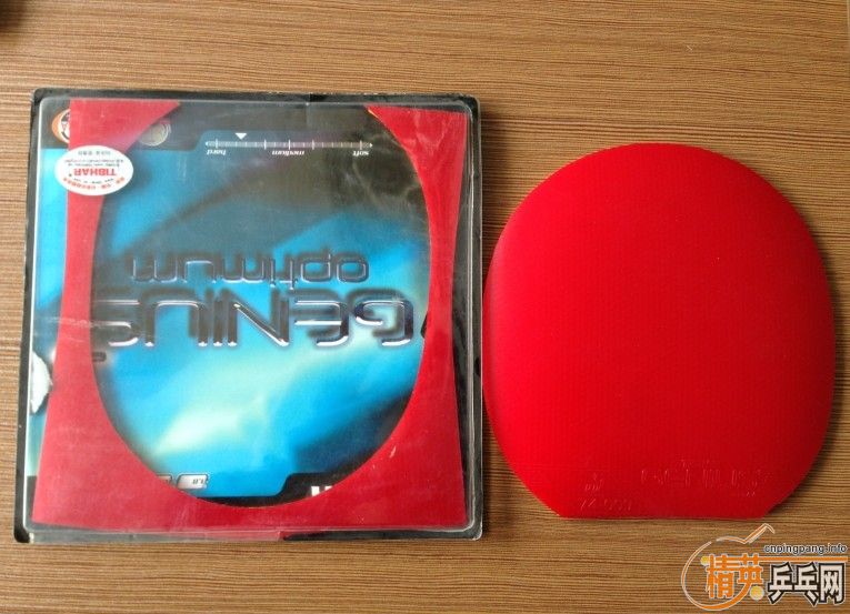 ��һ����׺��׵ĺ�ɫͦ�����+��ֱ���棩