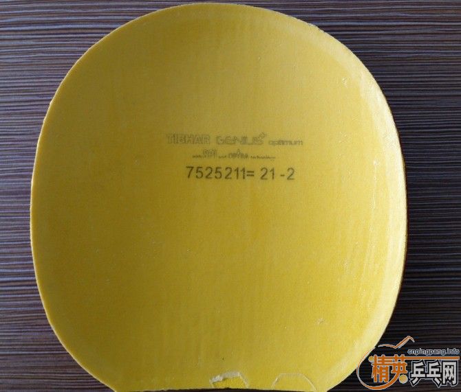 ��һ����׺��׵ĺ�ɫͦ�����+��ֱ���棩