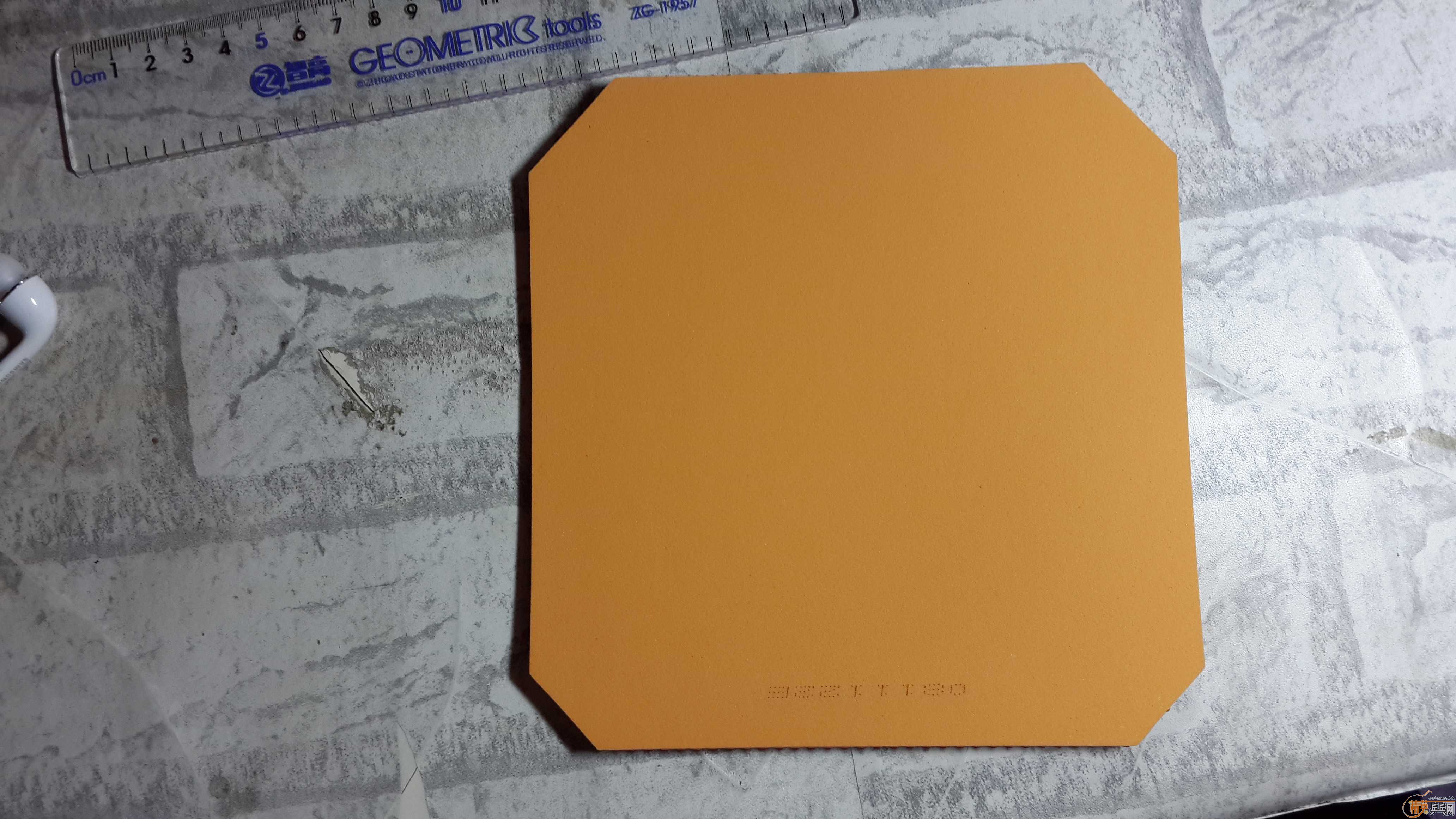 ��ɫ��񣬺�ɫ�������տ�