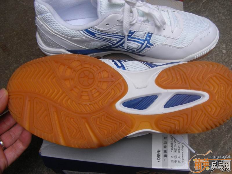 ��һ˫�����͵İ�˹��˹ƹ����Ь40.5��