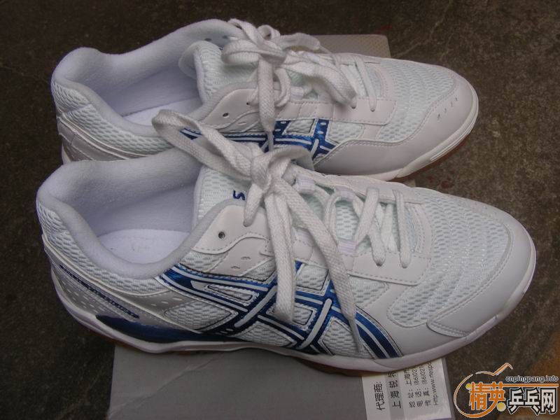 ��һ˫�����͵İ�˹��˹ƹ����Ь40.5��