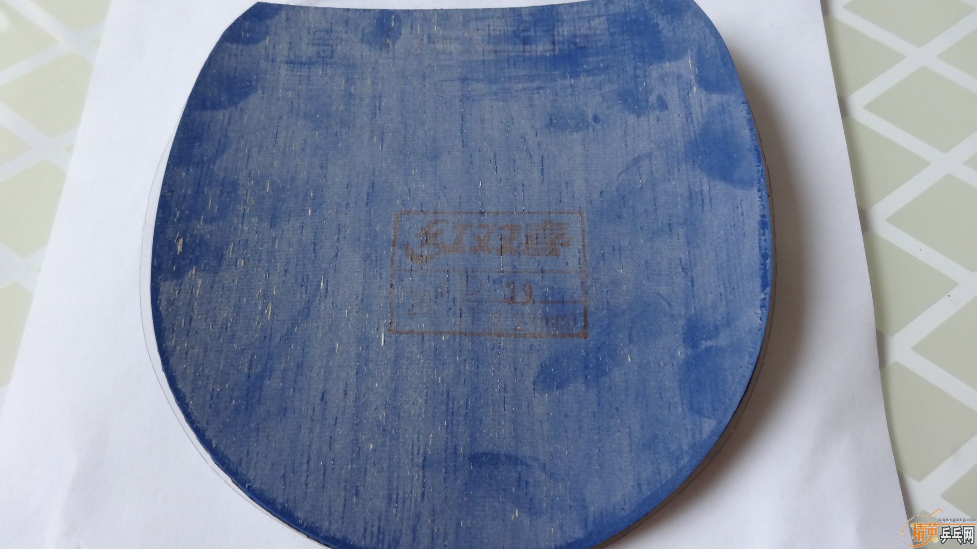 �����ǰ�������ɫ�µ��׽�