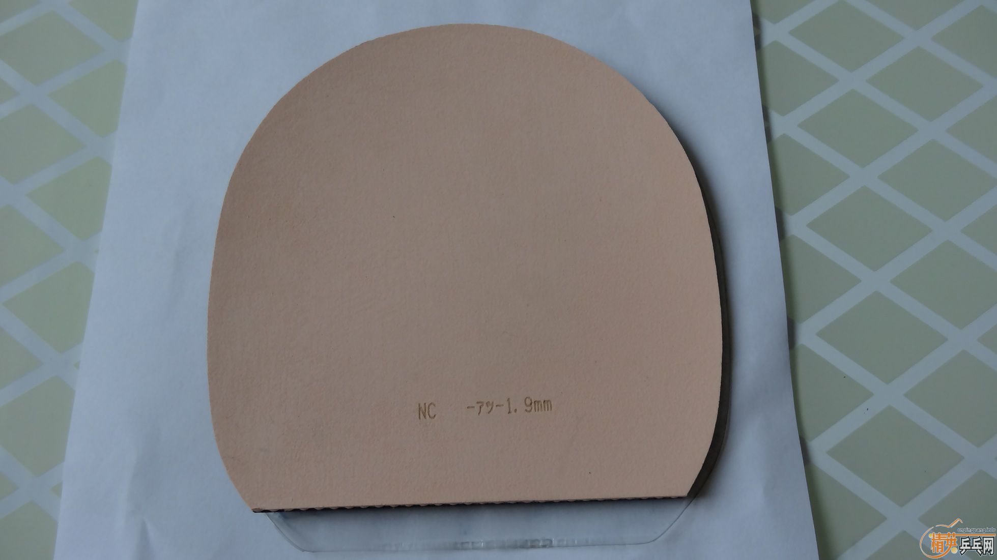 �����ǰ�������ɫ�µ��׽�