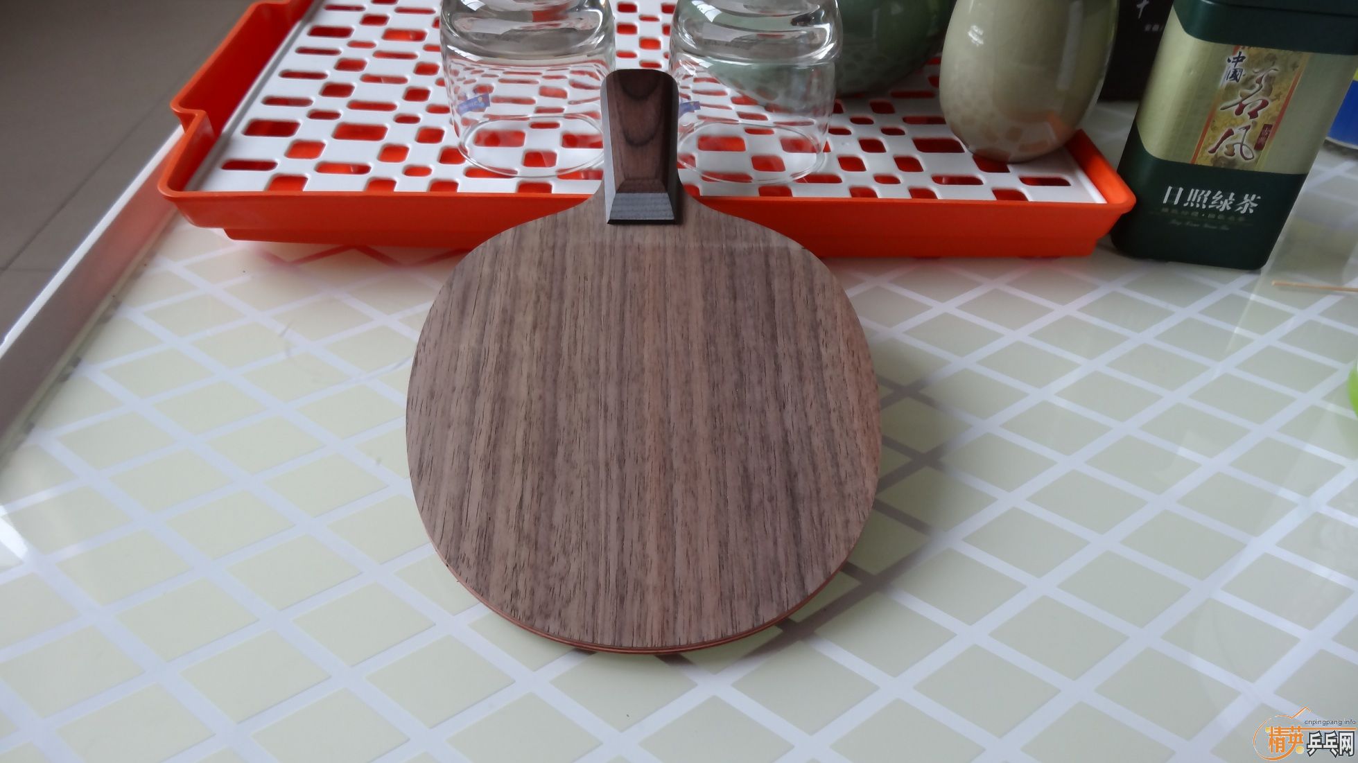 �����ǰ�����ѳ�ɫ�µĵװ�