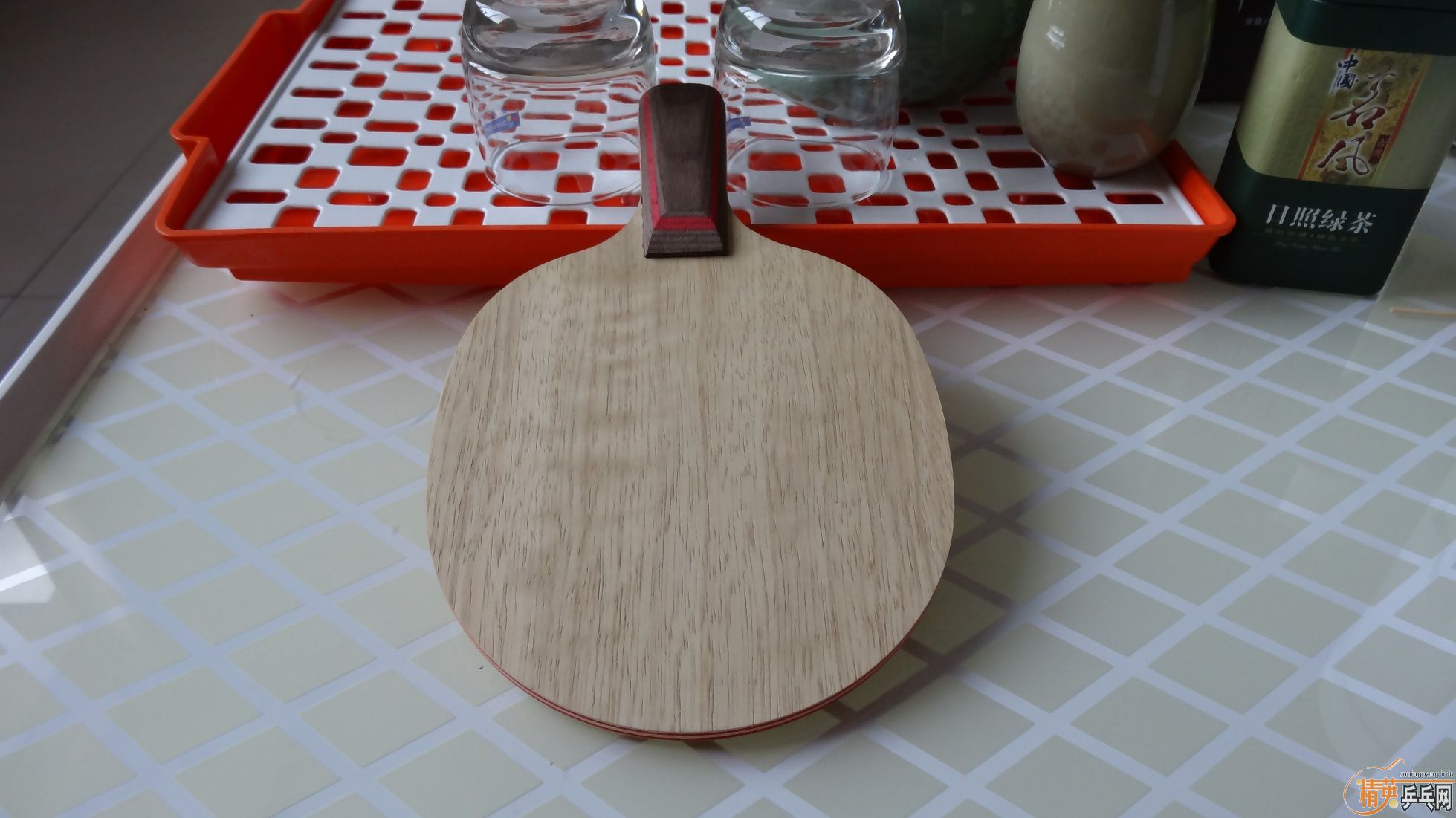 �����ǰ�����ѳ�ɫ�µĵװ�