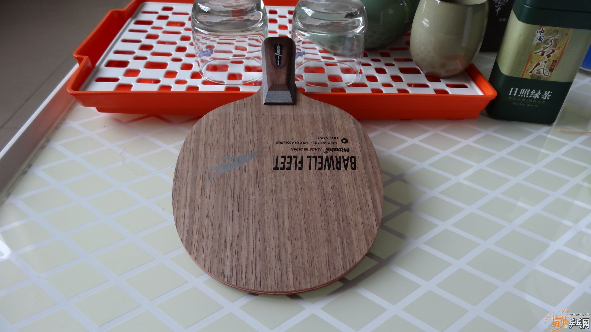 �����ǰ�����ѳ�ɫ�µĵװ�