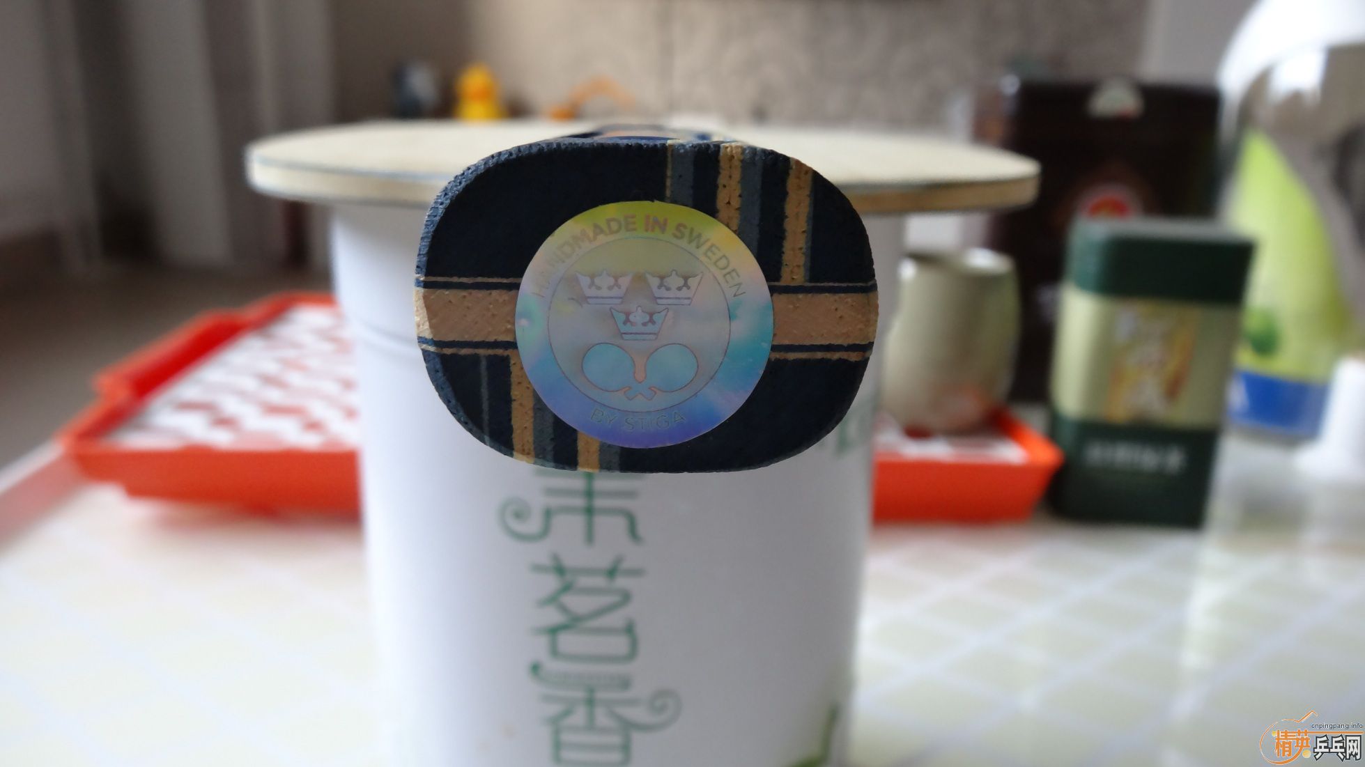 �����ǰ�����ѳ�ɫ�µĵװ�