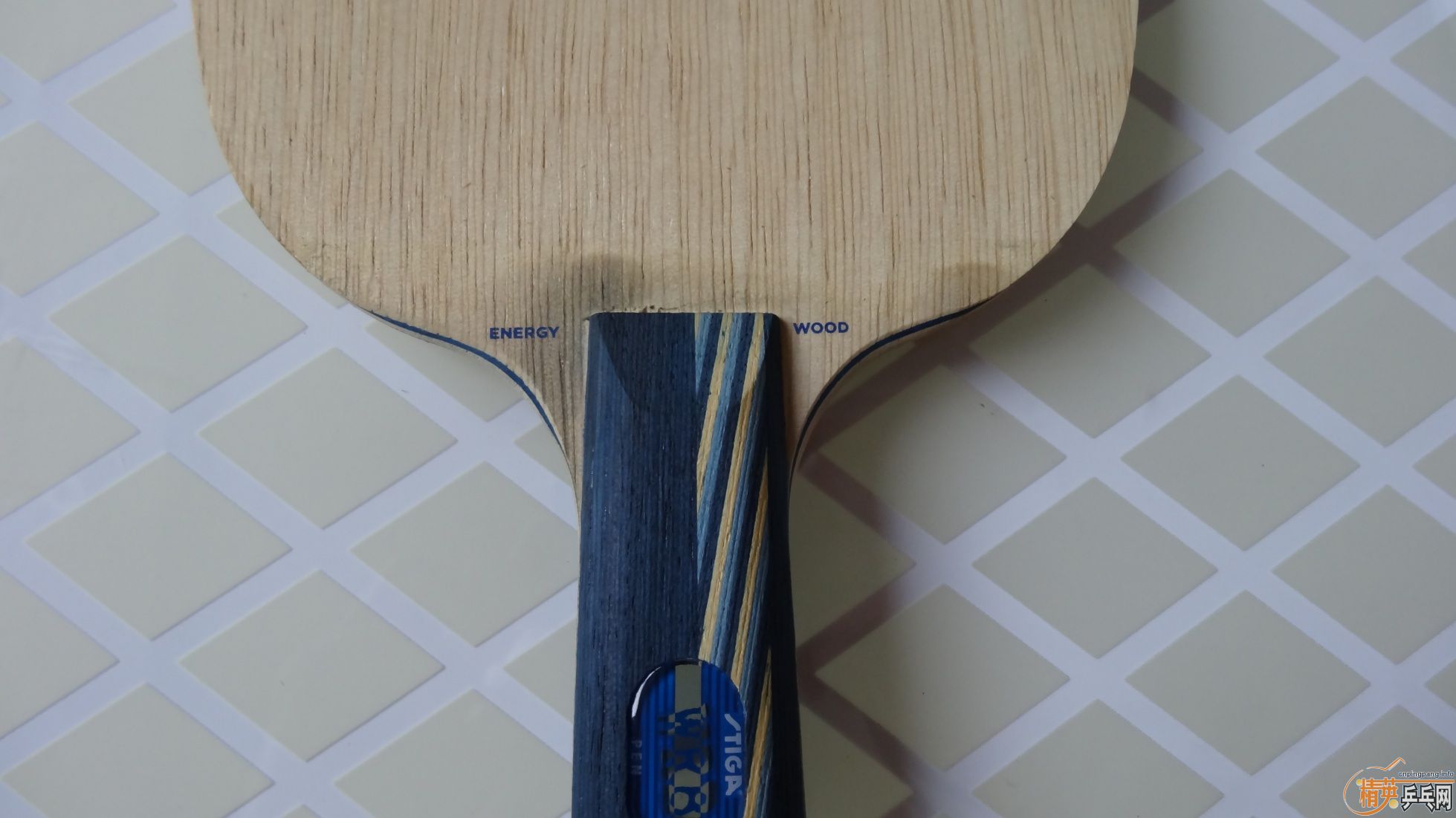 �����ǰ�����ѳ�ɫ�µĵװ�