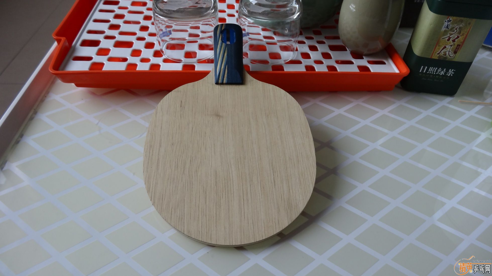 �����ǰ�����ѳ�ɫ�µĵװ�