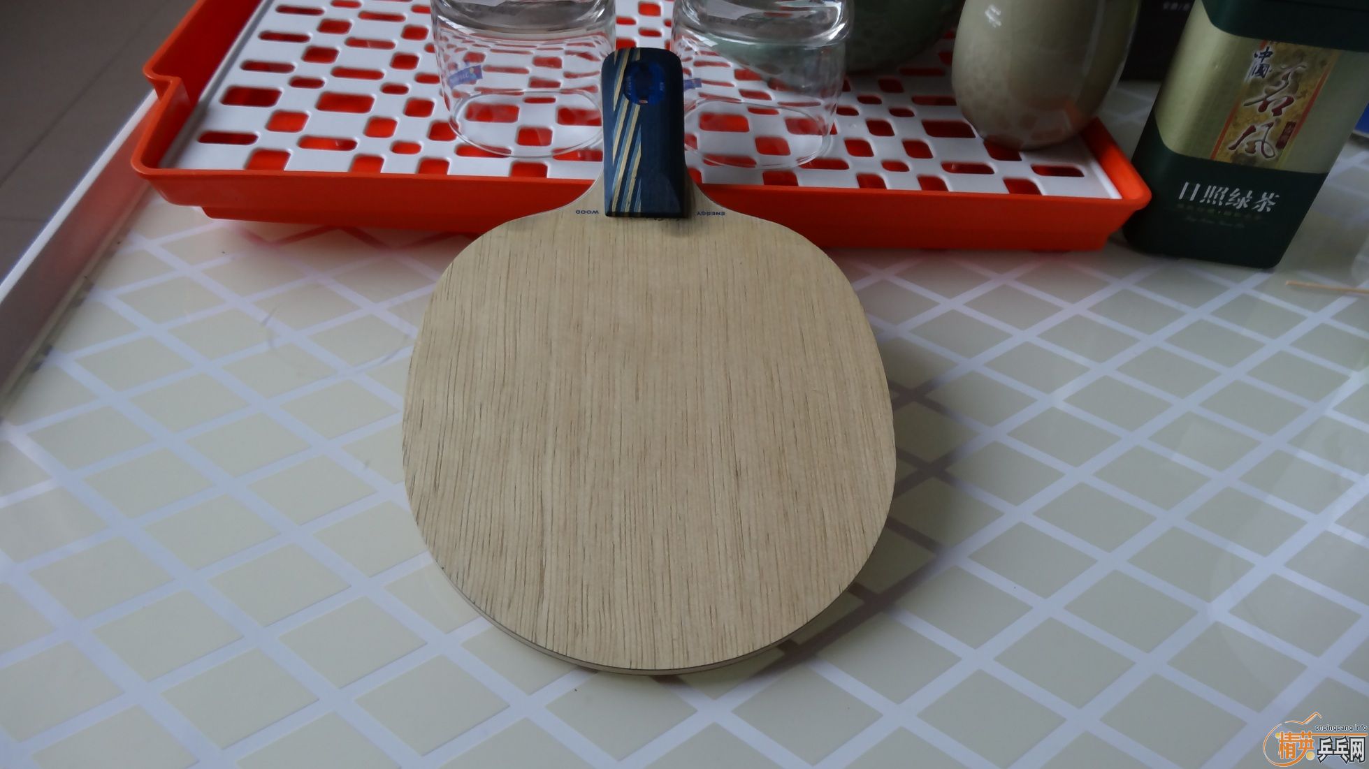 �����ǰ�����ѳ�ɫ�µĵװ�