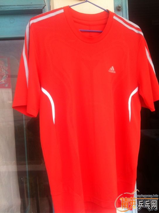 ������9��adidas��ɫ�˶����¡�99����