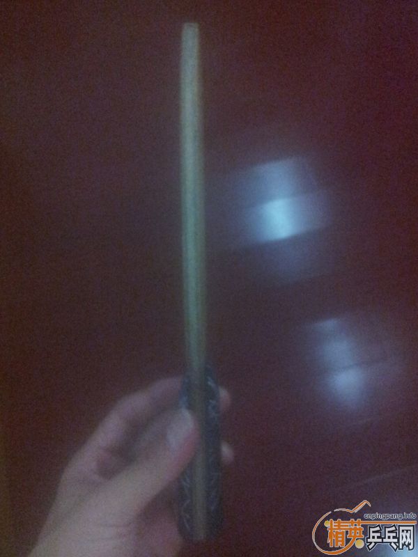 ���۴���һ���º��µ���̼֩����400���ʳ�