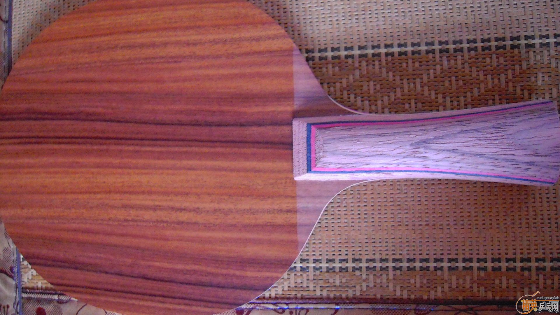 ��������˹�ٿ���һ����CRW��������У���100�ˣ�810���ʣ�