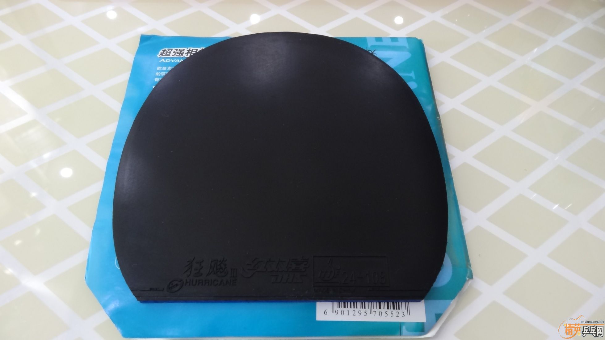 ��ɫ�µ����������������