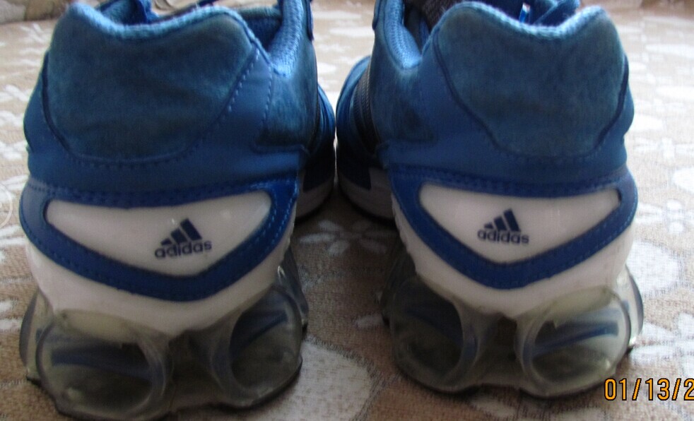 ���۰����˶�Ь