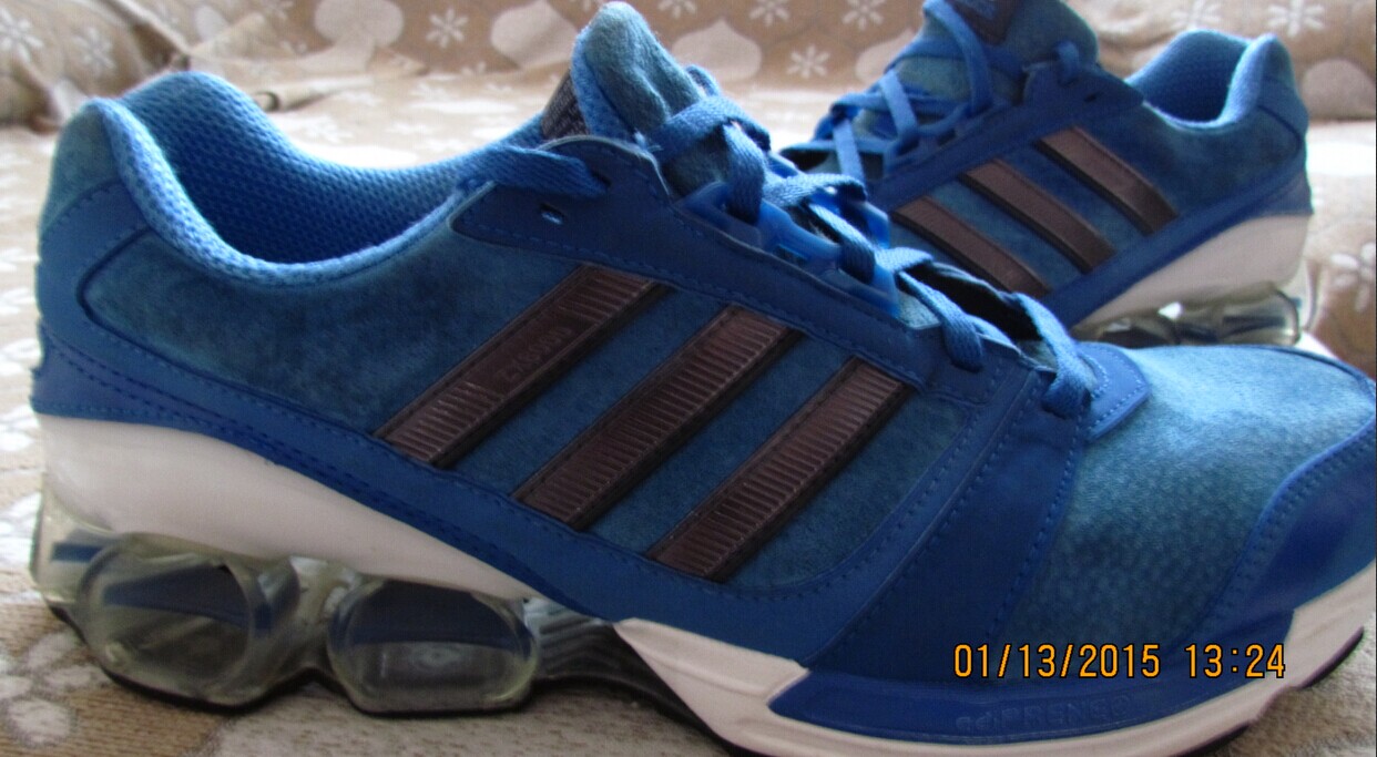 ���۰����˶�Ь