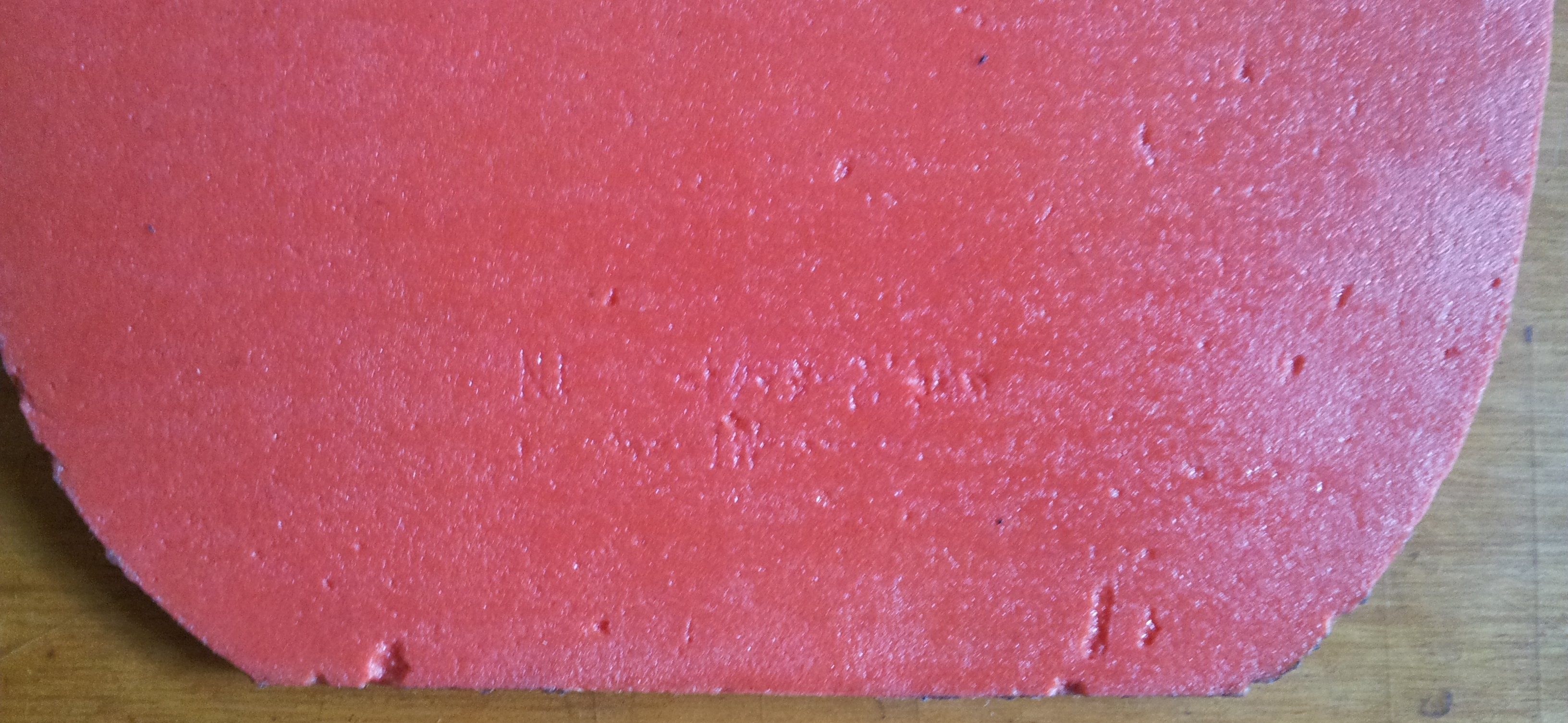 ��һ�ų�ɫ�����Եĺ�ɫ����T05